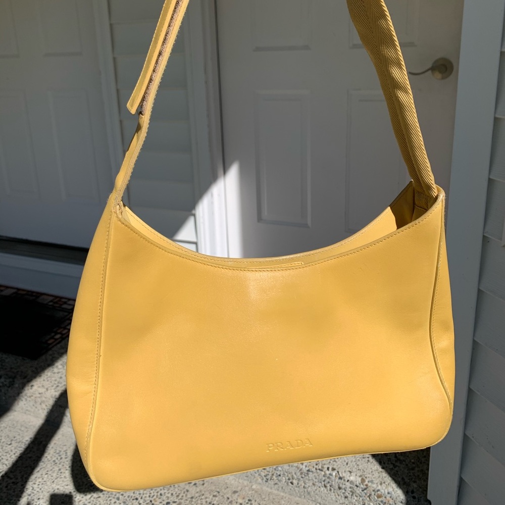 AUTHENTIC VINTAGE PRADA HOBO 🌙